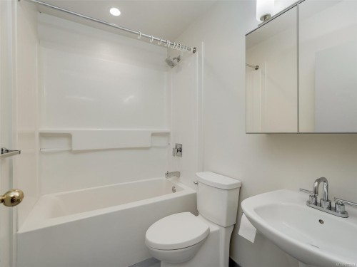 1728 Foul Bay Rd, Victoria, BC 