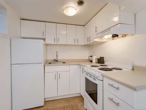 1728 Foul Bay Rd, Victoria, BC 