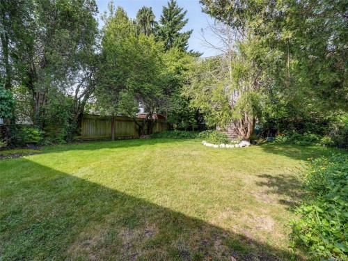 1728 Foul Bay Rd, Victoria, BC 