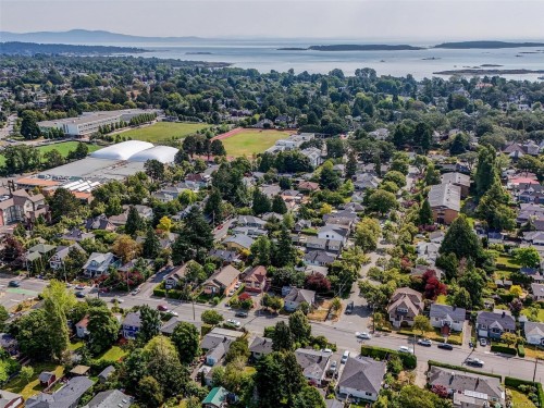 1728 Foul Bay Rd, Victoria, BC 