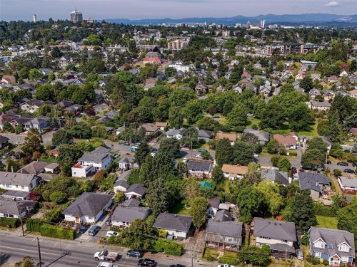 1728 Foul Bay Rd, Victoria, BC 