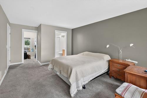 68-1201 Cameron Avenue, Kelowna, BC - Indoor Photo Showing Bedroom