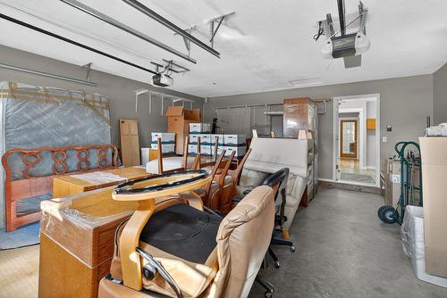 68-1201 Cameron Avenue, Kelowna, BC - Indoor Photo Showing Garage