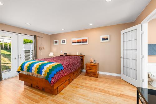 3900 Haskins Road, Creston, BC - Indoor Photo Showing Bedroom