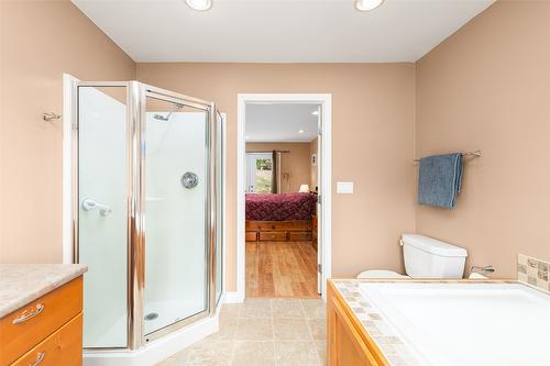 3900 Haskins Road, Creston, BC - Indoor Photo Showing Bathroom