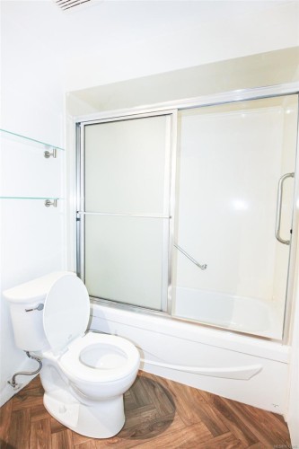 112-1975 Lee Ave, Victoria, BC - Indoor Photo Showing Bathroom