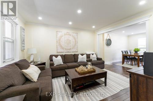 2505 Dufferin Street, Toronto, ON - Indoor Photo Showing Living Room