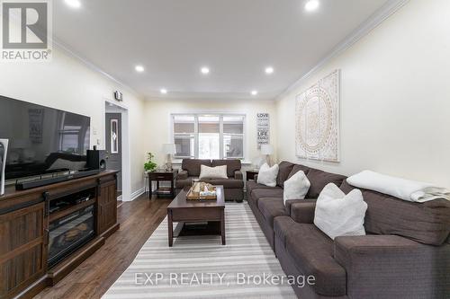 2505 Dufferin Street, Toronto, ON - Indoor Photo Showing Living Room