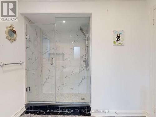 342 Savage Road, Newmarket, ON - Indoor Photo Showing Bathroom