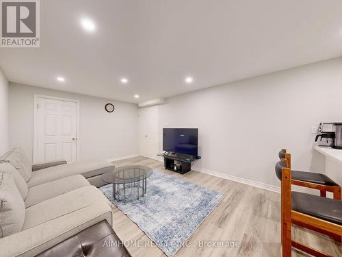 342 Savage Road, Newmarket, ON - Indoor