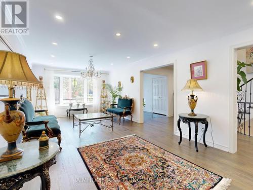 342 Savage Road, Newmarket, ON - Indoor Photo Showing Living Room