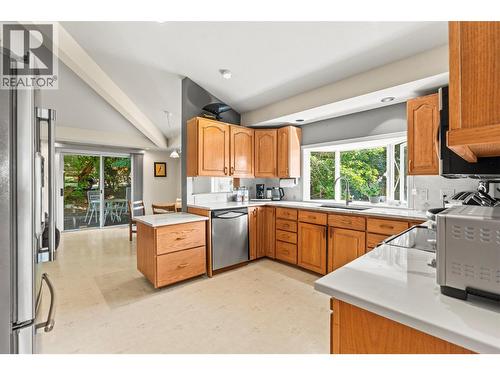 2804 25 Street, Vernon, BC - Indoor Photo Showing Kitchen