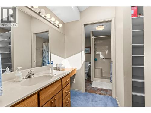 2804 25 Street, Vernon, BC - Indoor Photo Showing Bathroom