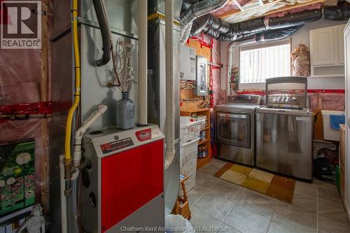 64 Valencia Drive, Chatham, ON - Indoor Photo Showing Laundry Room