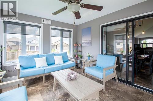 64 Valencia Drive, Chatham, ON - Indoor Photo Showing Living Room