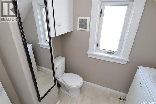 4530 Dewdney Avenue, Regina, SK - Indoor Photo Showing Bathroom
