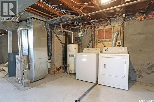4530 Dewdney Avenue, Regina, SK - Indoor Photo Showing Laundry Room