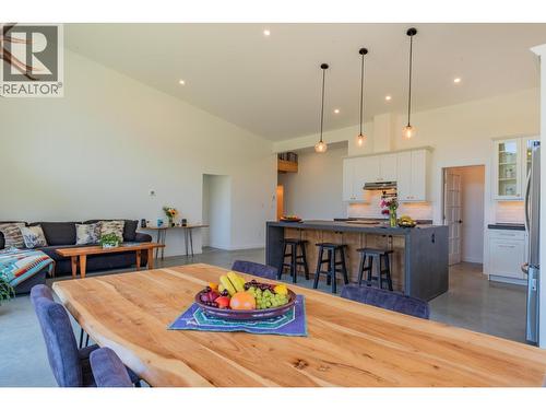 2335 Pass Creek Road, Castlegar, BC - Indoor