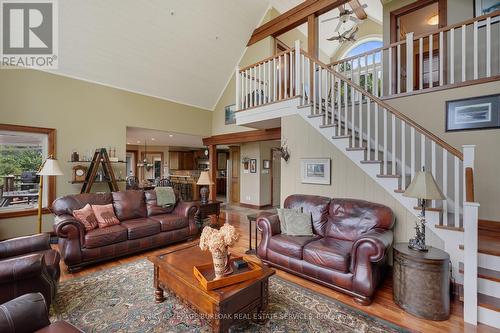36 Manitouwabing Estates Road, Mckellar, ON - Indoor Photo Showing Living Room