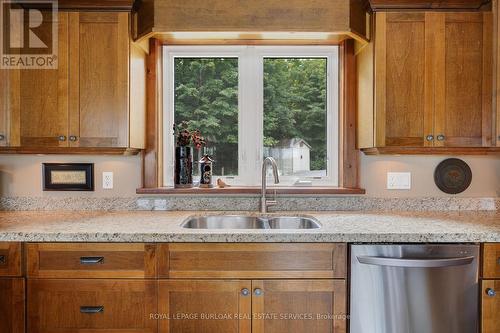 36 Manitouwabing Estates Road, Mckellar, ON - Indoor Photo Showing Kitchen With Double Sink