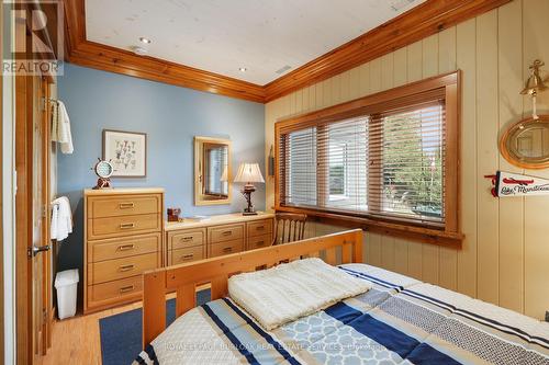 36 Manitouwabing Estates Road, Mckellar, ON - Indoor Photo Showing Bedroom