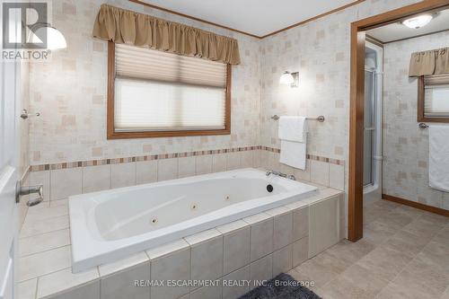 1161 4Th Concession Road W, Hamilton, ON - Indoor Photo Showing Bathroom