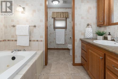 1161 4Th Concession Road W, Hamilton, ON - Indoor Photo Showing Bathroom