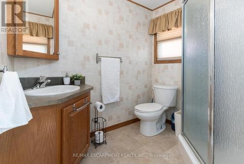 1161 4Th Concession Road W, Hamilton, ON - Indoor Photo Showing Bathroom