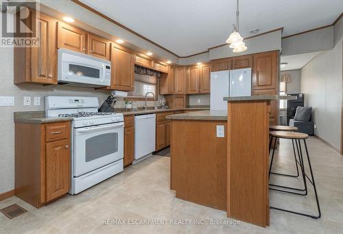 1161 4Th Concession Road W, Hamilton, ON - Indoor Photo Showing Kitchen
