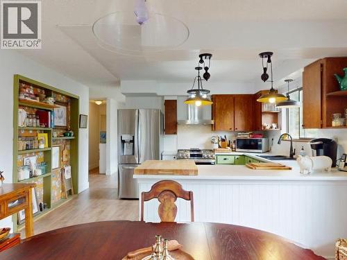 7889 Highway 101, Powell River, BC - Indoor Photo Showing Kitchen