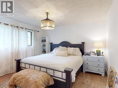 7889 Highway 101, Powell River, BC - Indoor Photo Showing Bedroom