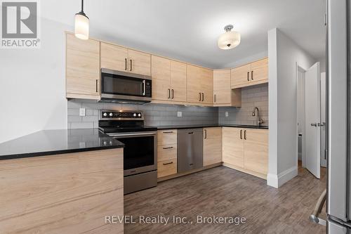 109 - 45 Marksam Road, Guelph (Willow West/Sugarbush/West Acres), ON - Indoor Photo Showing Kitchen