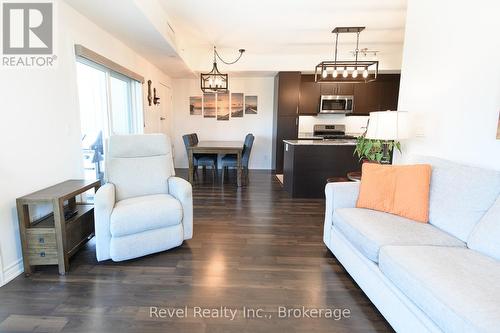 201 - 17 Spooner Crescent, Collingwood, ON - Indoor Photo Showing Living Room