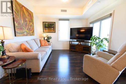 201 - 17 Spooner Crescent, Collingwood, ON - Indoor Photo Showing Living Room