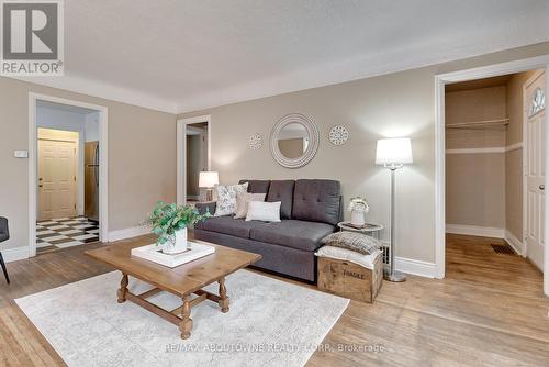 469 Woodland Avenue, Burlington, ON - Indoor Photo Showing Living Room