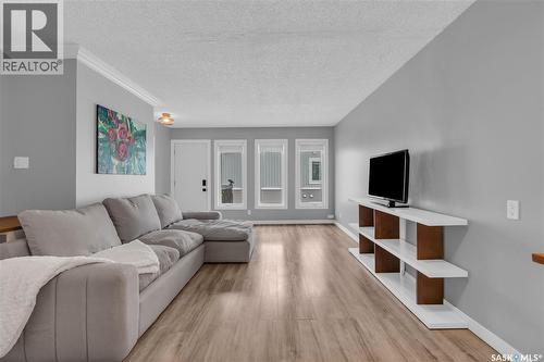 7320 Dalgliesh Drive, Regina, SK - Indoor Photo Showing Living Room