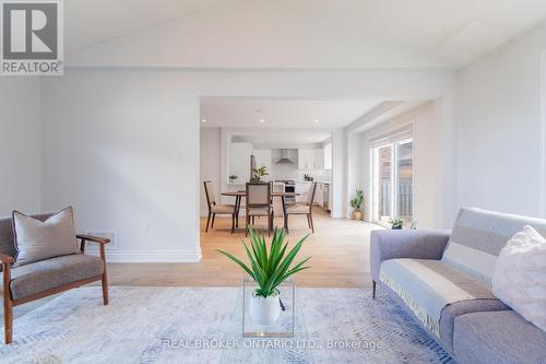 83 Benedict Place, Hamilton, ON - Indoor Photo Showing Living Room