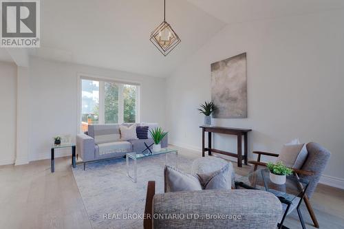 83 Benedict Place, Hamilton, ON - Indoor Photo Showing Living Room