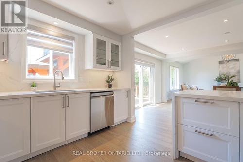 83 Benedict Place, Hamilton, ON - Indoor Photo Showing Kitchen