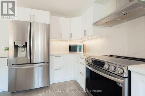 83 Benedict Place, Hamilton, ON - Indoor Photo Showing Kitchen With Stainless Steel Kitchen