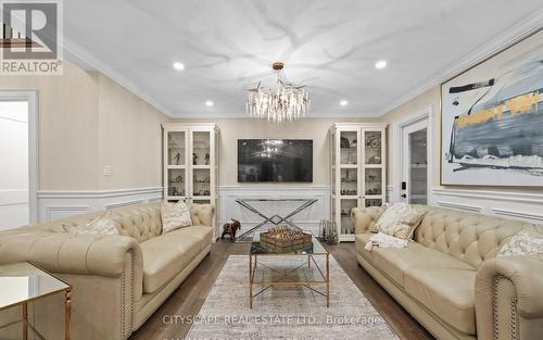 1270 Saginaw Crescent, Mississauga, ON - Indoor Photo Showing Living Room