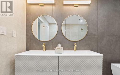 1270 Saginaw Crescent, Mississauga, ON - Indoor Photo Showing Bathroom