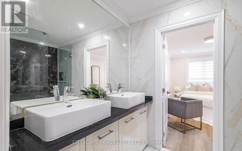 1270 Saginaw Crescent, Mississauga, ON - Indoor Photo Showing Bathroom