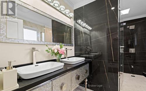 1270 Saginaw Crescent, Mississauga, ON - Indoor Photo Showing Bathroom