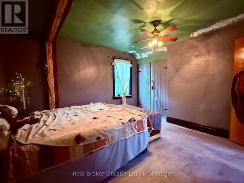 33 Cozy Street, Welland (Lincoln/Crowland), ON - Indoor Photo Showing Bedroom