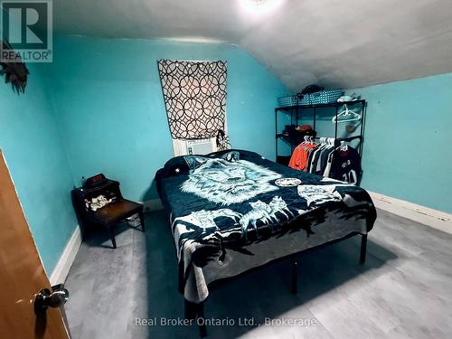 33 Cozy Street, Welland (Lincoln/Crowland), ON - Indoor Photo Showing Bedroom