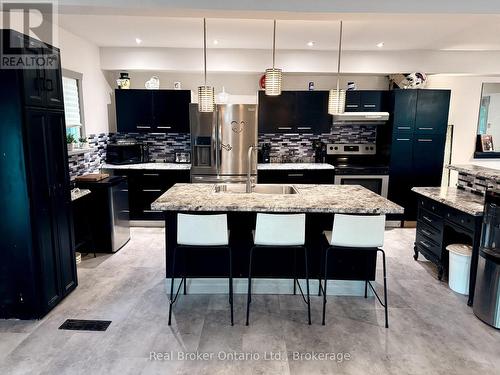 33 Cozy Street, Welland (Lincoln/Crowland), ON - Indoor Photo Showing Kitchen With Upgraded Kitchen