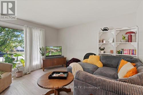 136 Langton Street, Peterborough (Northcrest Ward 5), ON - Indoor Photo Showing Living Room