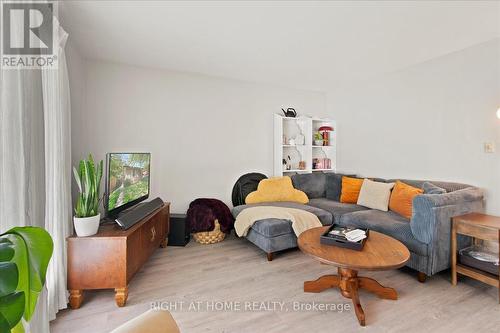 136 Langton Street, Peterborough (Northcrest Ward 5), ON - Indoor Photo Showing Living Room