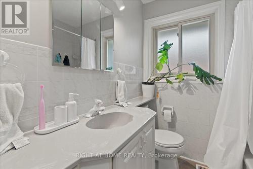 136 Langton Street, Peterborough (Northcrest Ward 5), ON - Indoor Photo Showing Bathroom